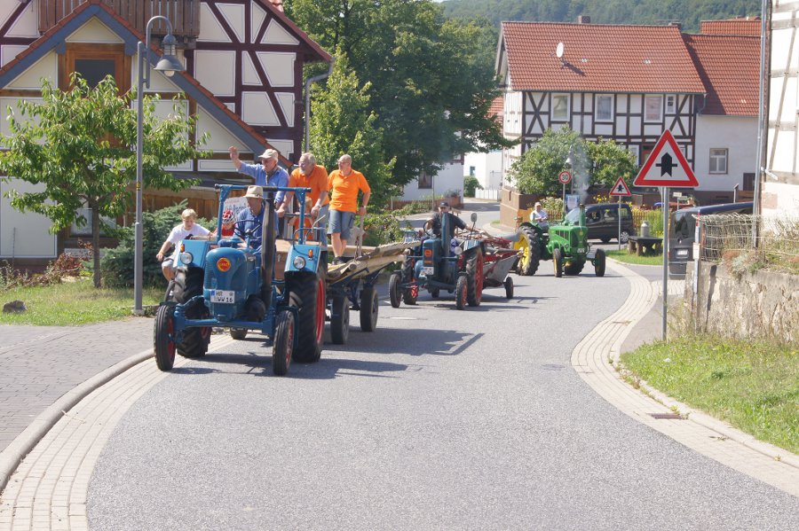 auf dem Weg zum Feld