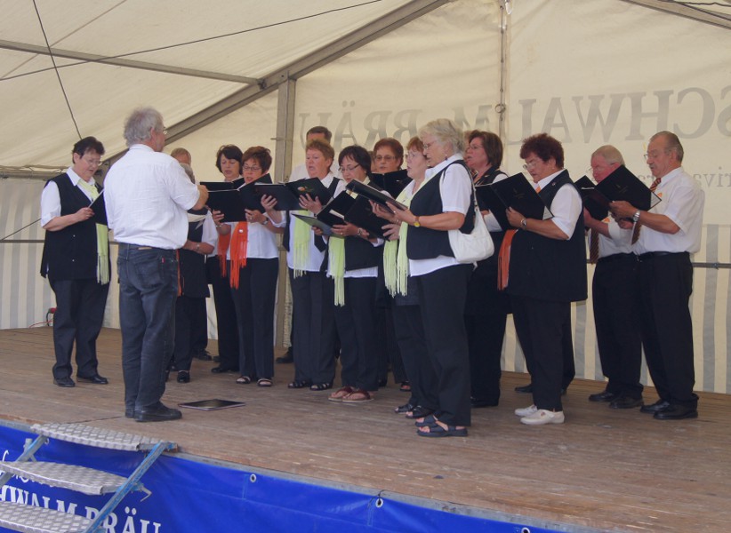 Der gemischte Chor Jesberg sang auf der Aktionsbhne