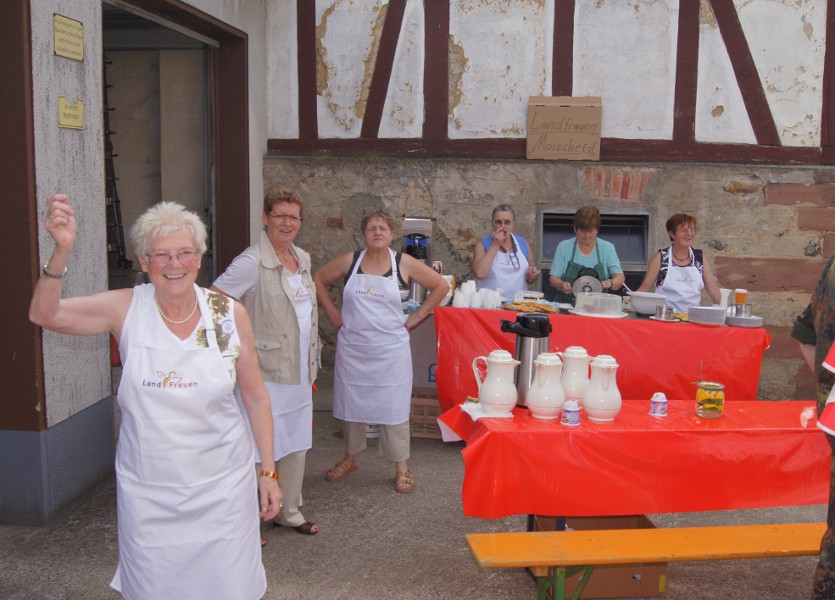 Die Landfrauen Moischeid haben Waffeln gebacken