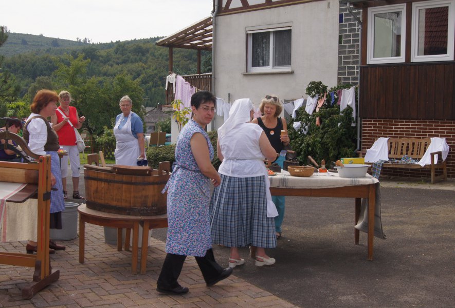 Die Landfrauen Schnstein stellten den Waschtag frher dar