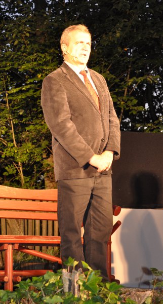 Begrung der Gste beim Heimatabend durch Karl-Heinz Neumann als Vorsitzender des Verkehrsvereins