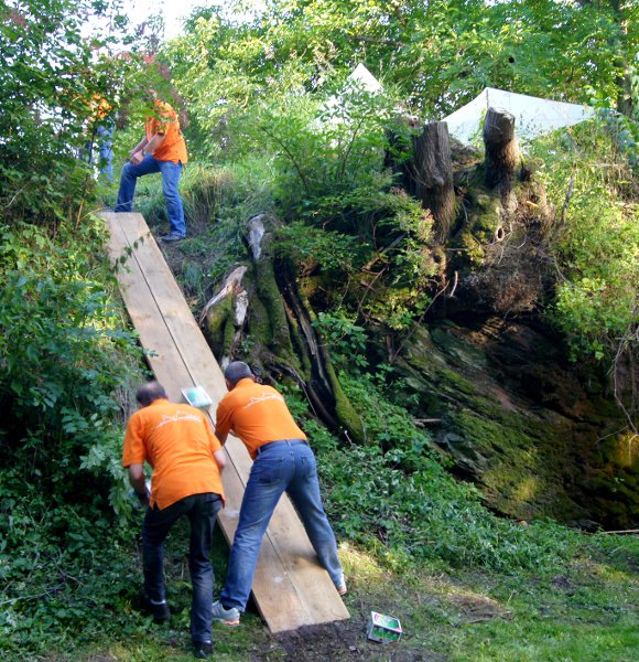 Transport der Getrnke in den Burggraben