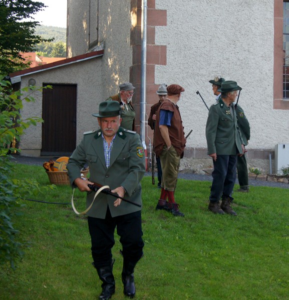 Mitglieder des Schtzenvereins Schnstein vor ihrem Gastauftritt bei den Densberger Frhstckern
