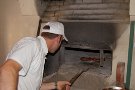 Sebastian Mller beim backen in unserem historischen Backhaus