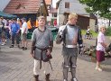 Ritterdarsteller auf dem Dorfplatz