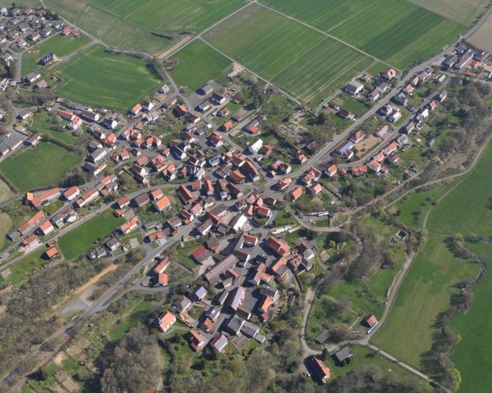 Luftbild von Densberg, aufgenommen aus Richtung S�dosten