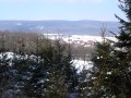 Densberg im Winter vom Hemberg im Sden aus gesehen