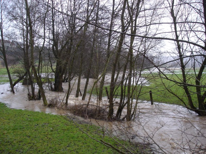 die Gilsa verwandelt sich in einen reienden Flusslauf