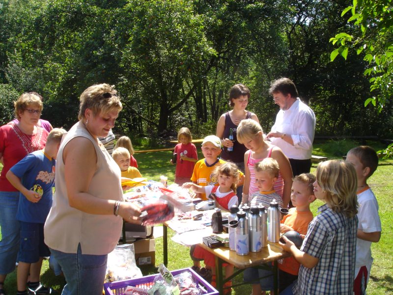 am Ende gab es Preise fr die Kinder (Gemeindefest am 12.7.2007)