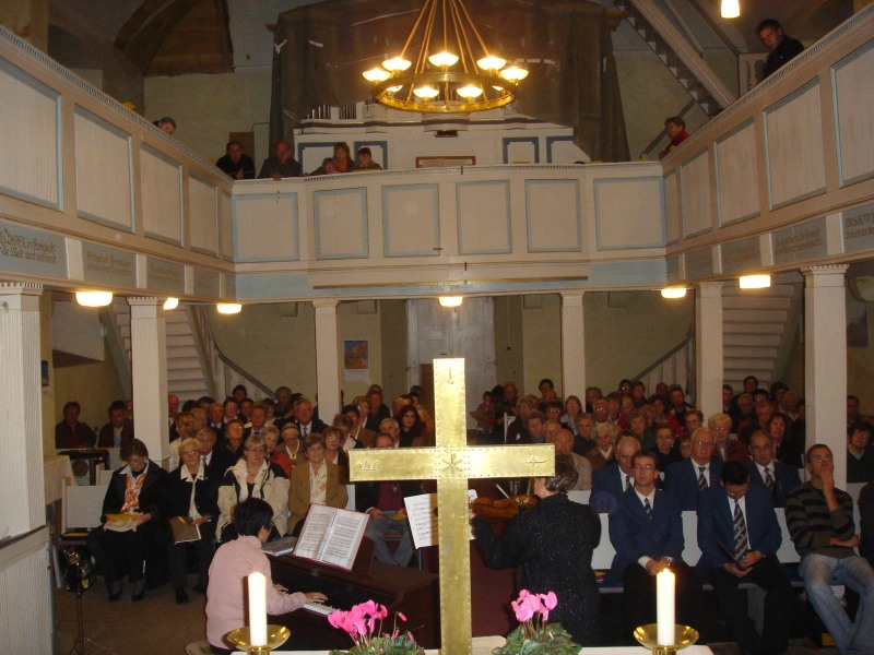 Am Abend des 28. Oktober 2007 fand in der gut besetzten Kirche ein Herbstkonzert statt